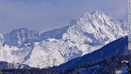 Rescuers &#39;hopeful&#39; of finding eight climbers missing in Himalayas 