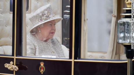The Queen traveled down the Mall in a carriage. 